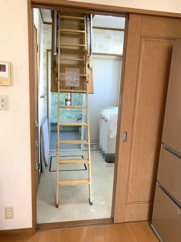 小屋裏収納はしご