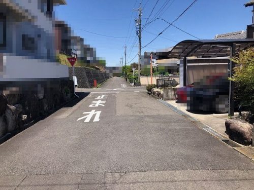 前面道路（南西側）
