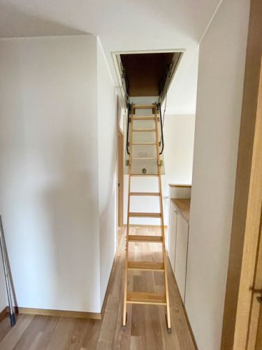 屋根裏収納入口