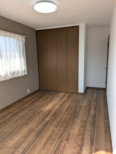 ２階洋室　西側　６．５帖