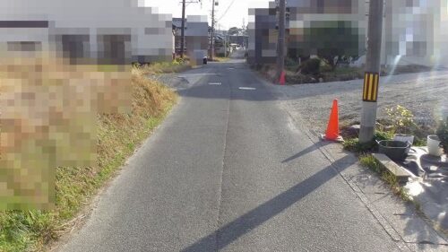 東側 前面道路