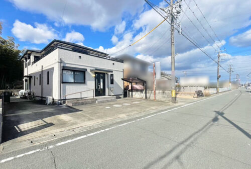 前面道路含む外観