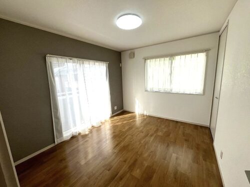 2階  洋室6.3帖（南側）